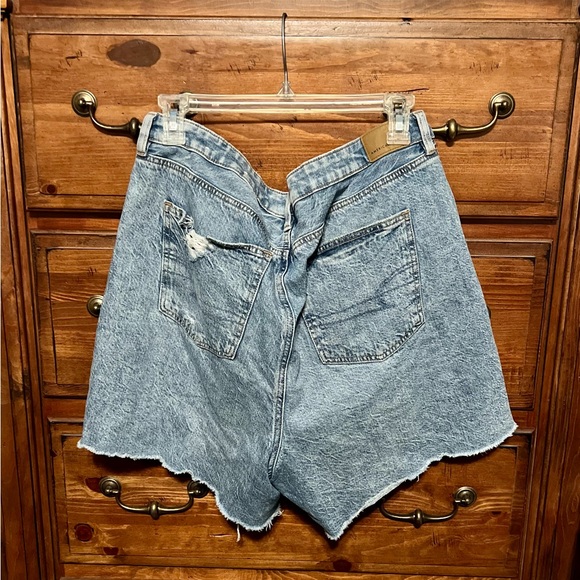 American Eagle Baggy Mom Short - Picture 2 of 6